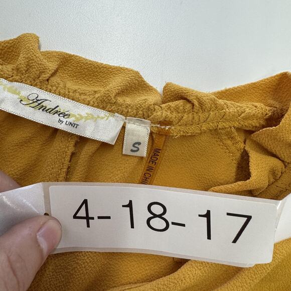 Andree by Unit Blouse Womens‎ Small Yellow Long Sleeve Ruffle Neck Pullover Top - Picture 3 of 7